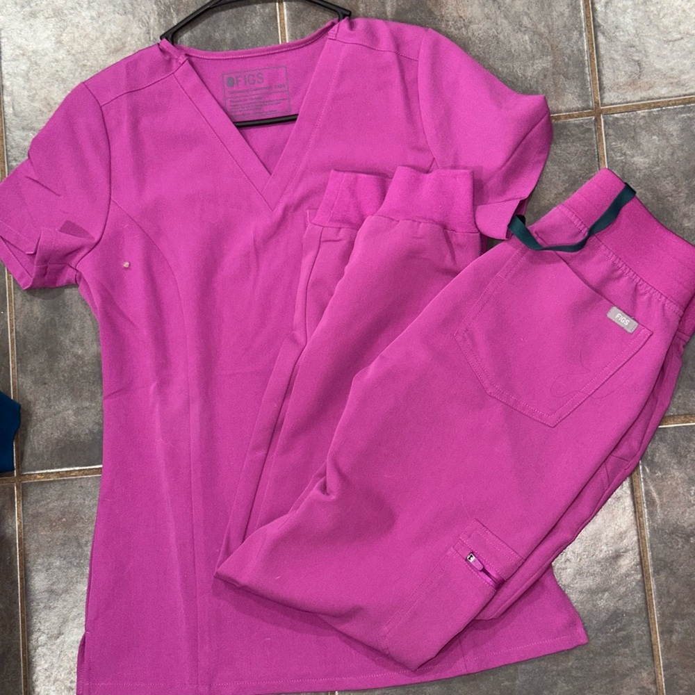 Figs Vivid Pink Scrub Ensemble